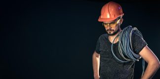 When to Call a Professional Electrician For Home Safety